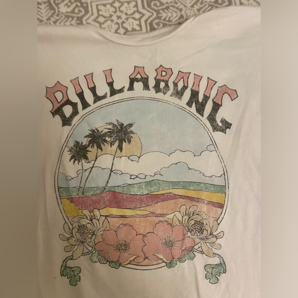 White billabong t shirt
